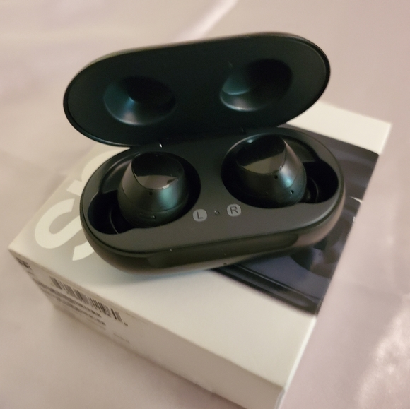 Authentic Samsung galaxy buds - Picture 4 of 5